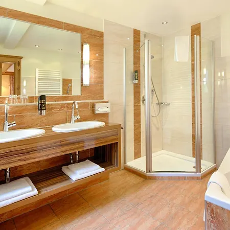 ホテル Wellness & Naturresort Reischlhof