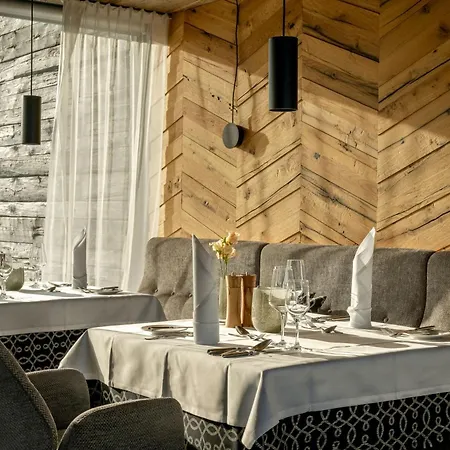 ホテル Wellness & Naturresort Reischlhof ヴェークシャイト